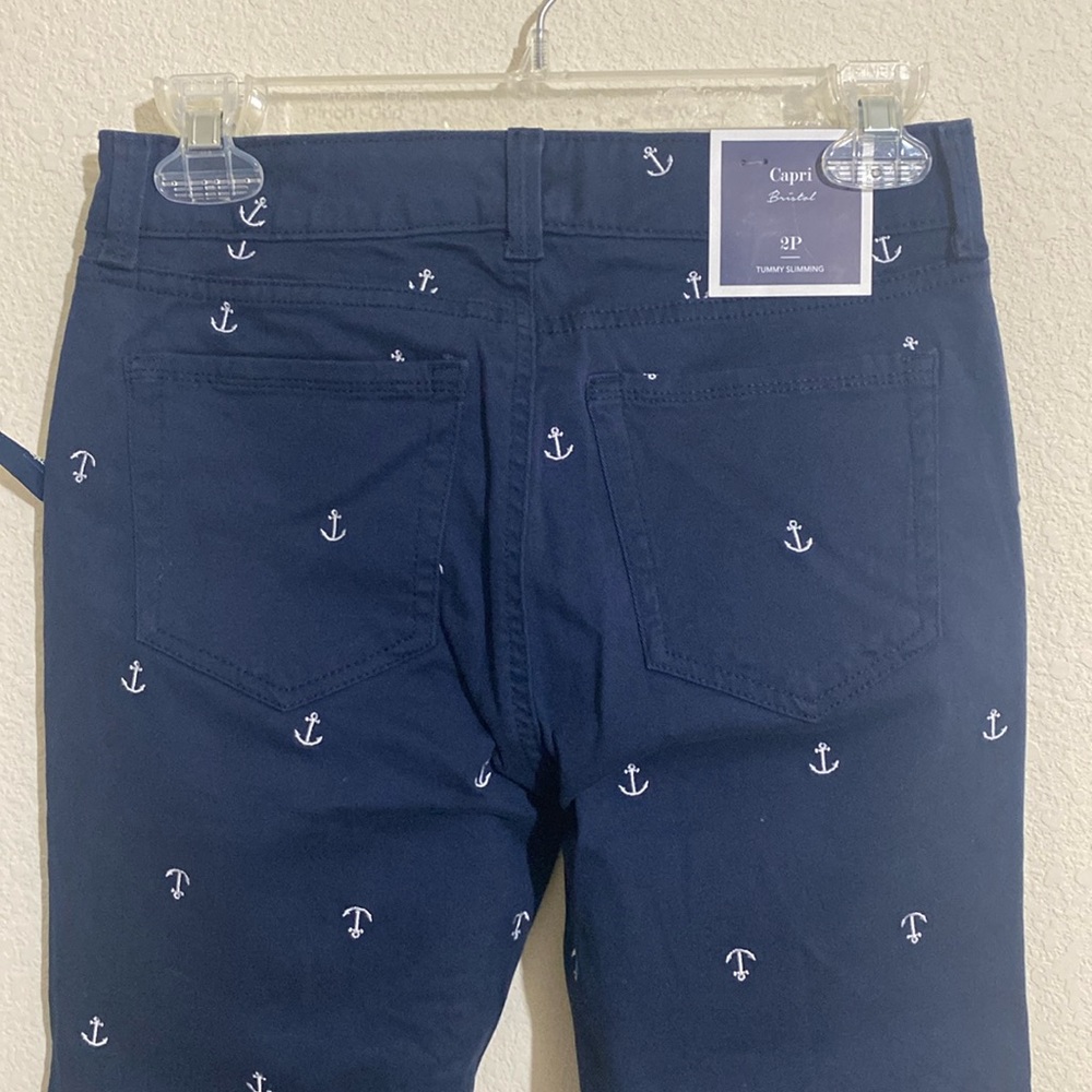 NWOT CHARTER CLUB Women's Bristol Capri Pants Anchor Embroidery Size 2P - Picture 2 of 9
